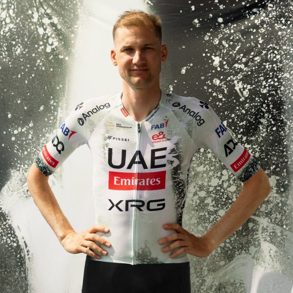 Abbigliamento uomo Maglia UAE Team Emirates 2025 Pissei Magistrale Ultra - Tour de France Abbigliamento uomo Maglia UAE Team Emirates 2025 Pissei Magistrale Ultra - Tour de France