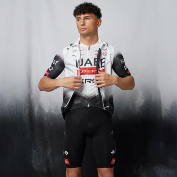Abbigliamento uomo Gilet Pissei UAE Team Emirates 2025